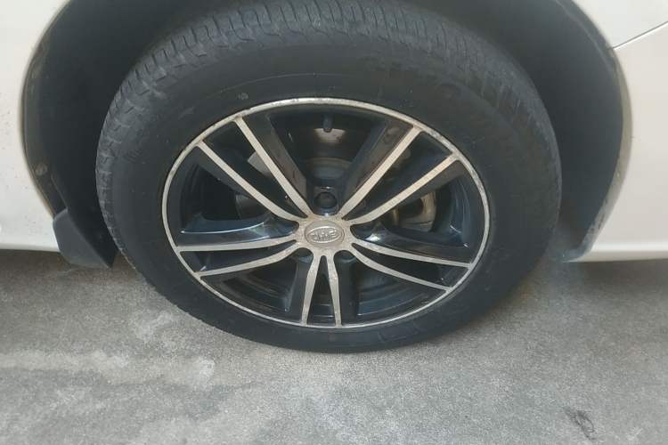 Used BYD Surui 2015 1.5L Automatic Comfort Edition Right Front Wheel Hub