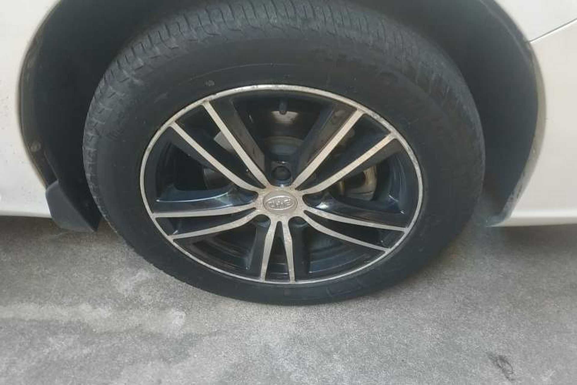 Used BYD Surui 2015 1.5L Automatic Comfort Edition Right Front Wheel Hub