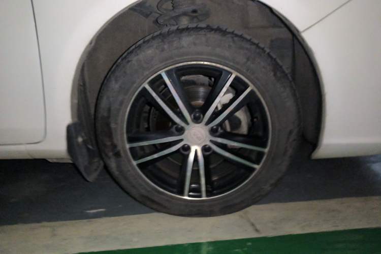Used BYD Surui 2015 1.5L Manual Luxury Model Right Front Wheel Hub