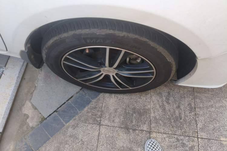 Used BYD Surui 2015 1.5L Manual Luxury Model Right Front Wheel Hub