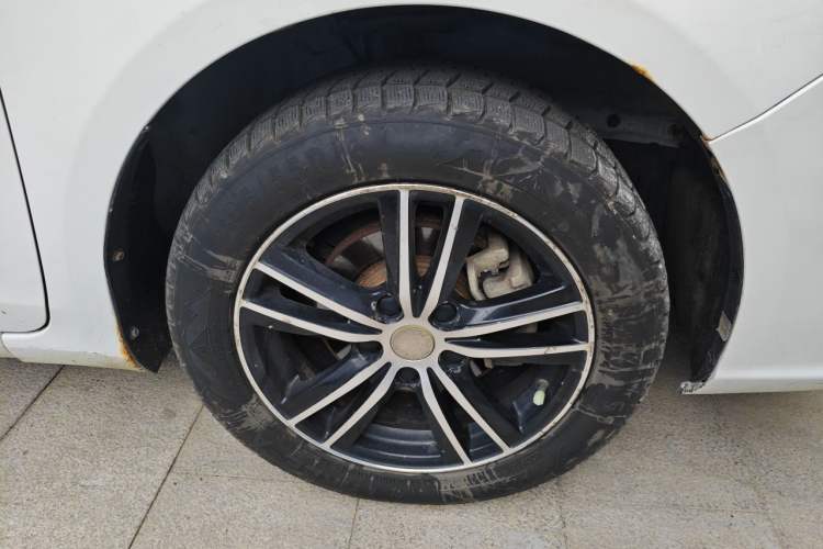 Used BYD Surui 2015 Revised Version 1.5L Manual Luxury Edition Right Front Wheel Hub