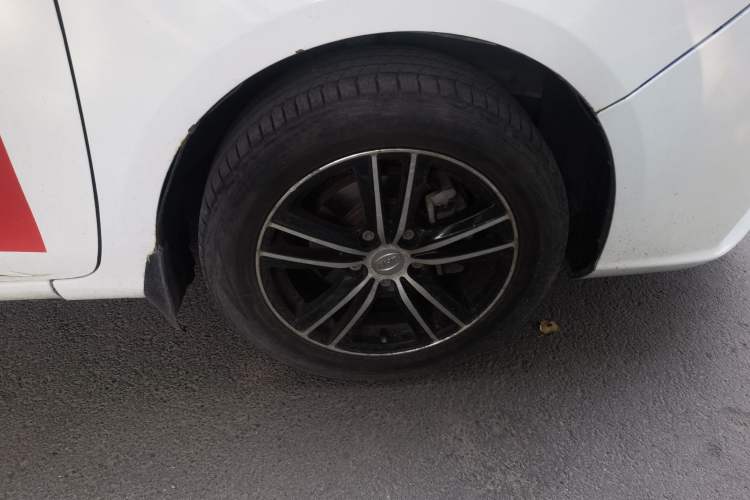 Used BYD Surui 2015 1.5L Manual Luxury Model Right Front Wheel Hub