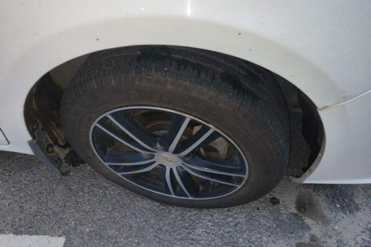 Used BYD Surui 2015 1.5L Automatic Luxury Model Right Front Wheel Hub