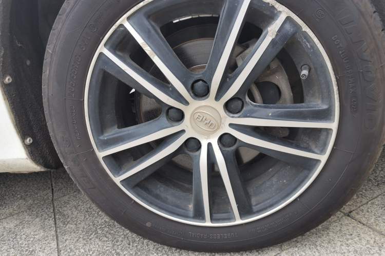 Used BYD Surui 2015 Revised Version 1.5L Automatic Luxury Edition Right Front Wheel Hub