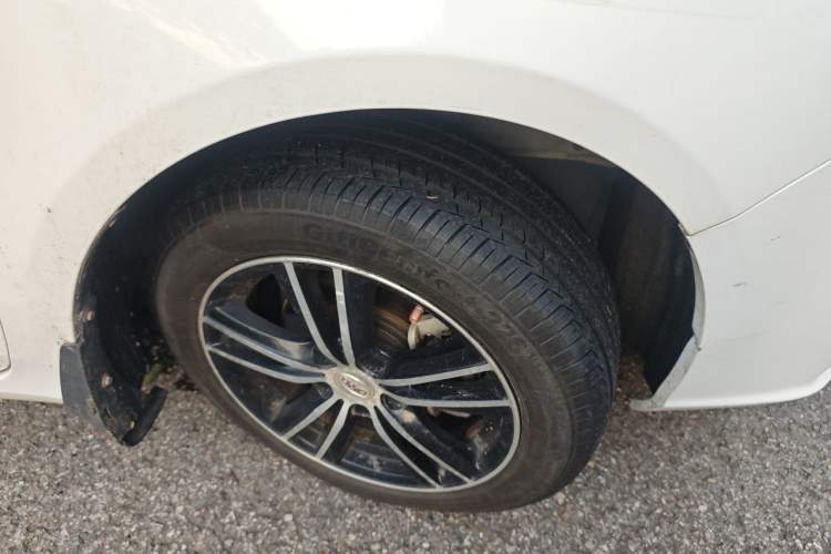 Used BYD Surui 2015 Revised Version 1.5L Manual Luxury Edition Right Front Wheel Hub