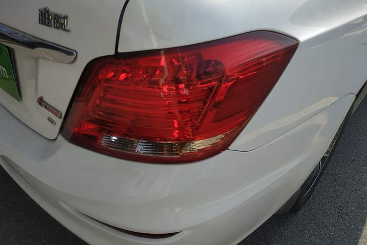 Used BYD Surui 2015 1.5L Automatic Luxury Model Right Rear Taillight