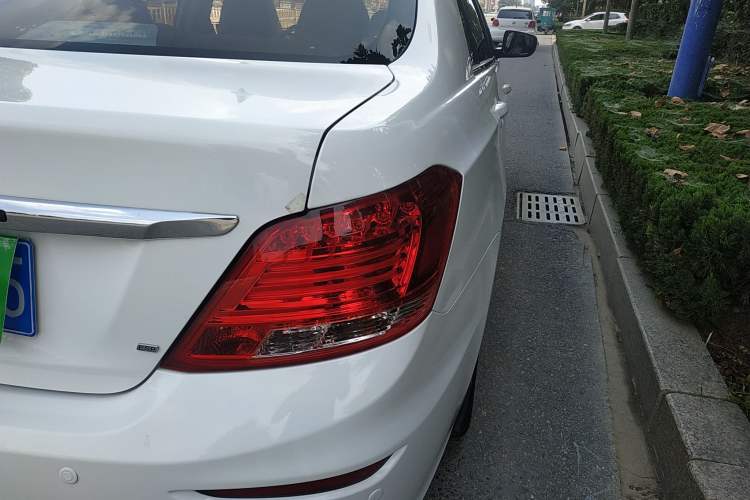 Used BYD Surui 2015 Revised Version 1.5L Manual Luxury Edition Right Rear Taillight