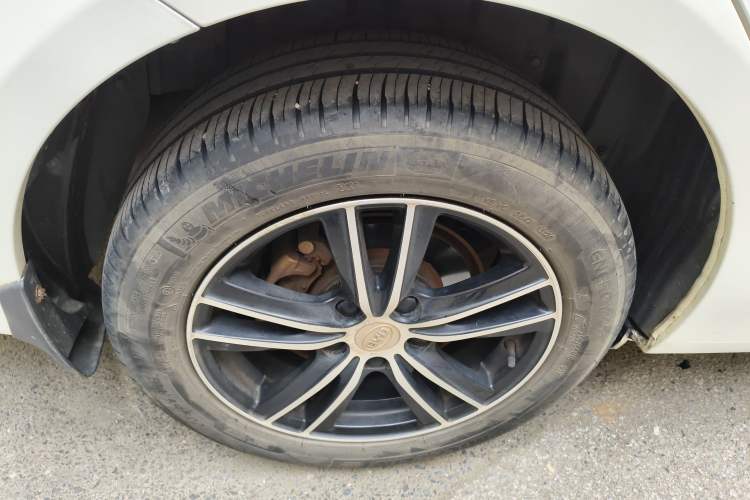Used BYD Surui 2015 1.5L Automatic Luxury Model Right Rear Wheel Hub