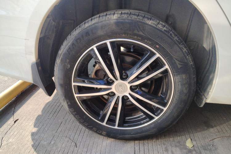 Used BYD Surui 2015 Revised Version 1.5L Manual Luxury Edition Right Rear Wheel Hub