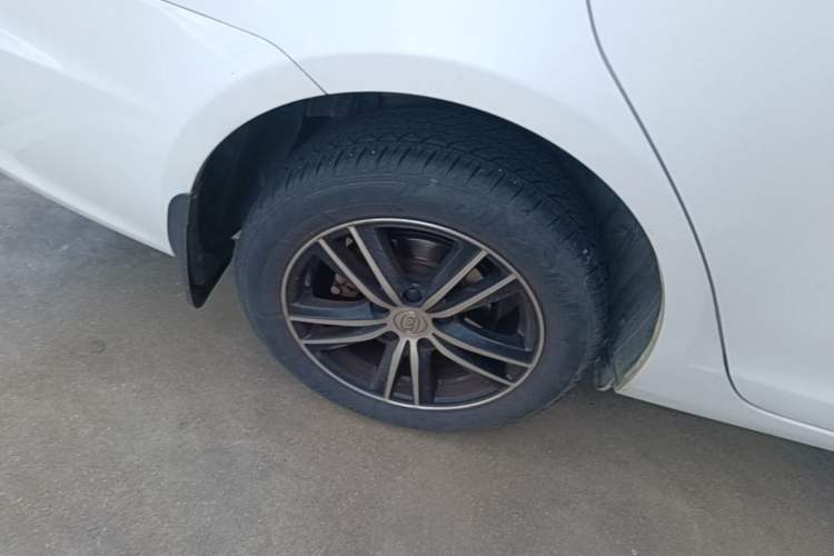 Used BYD Surui 2015 Revised Version 1.5L Manual Luxury Edition Right Rear Wheel Hub