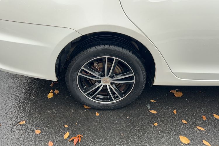 Used BYD Surui 2015 Revised Version 1.5L Manual Luxury Edition Right Rear Wheel Hub