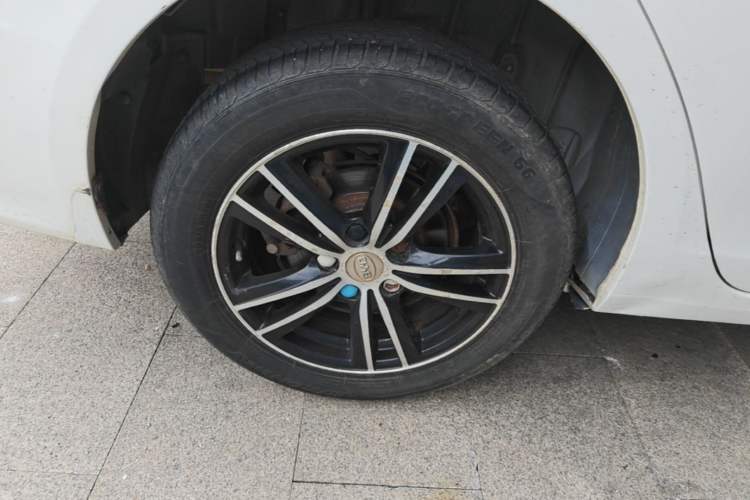 Used BYD Surui 2015 1.5L Automatic Luxury Model Right Rear Wheel Hub