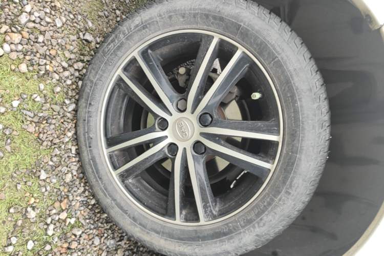 Used BYD Surui 2015 Revised Version 1.5L Manual Luxury Edition Right Rear Wheel Hub