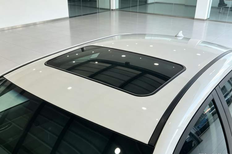 Used BYD Surui 2015 Revised Version 1.5L Manual Luxury Edition Roof