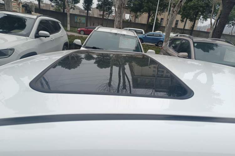 Used BYD Surui 2015 Revised Version 1.5L Manual Luxury Edition Roof