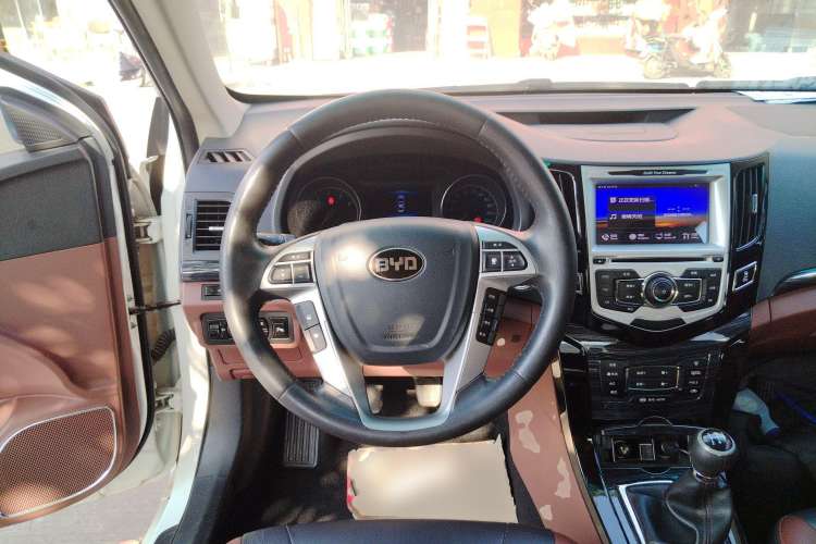 Used BYD Surui 2015 Revised Version 1.5L Manual Luxury Edition Steering Wheel