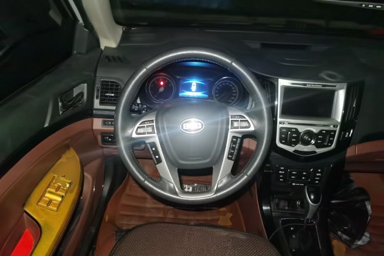 Used BYD Surui 2015 Revised Version 1.5L Automatic Luxury Edition Steering Wheel