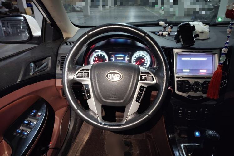 Used BYD Surui 2015 1.5L Manual Luxury Model Steering Wheel
