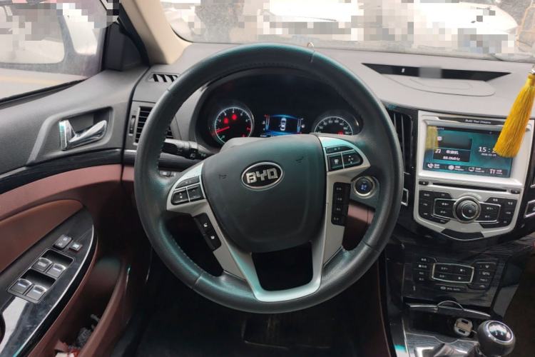 Used BYD Surui 2015 Revised Version 1.5L Manual Luxury Edition Steering Wheel