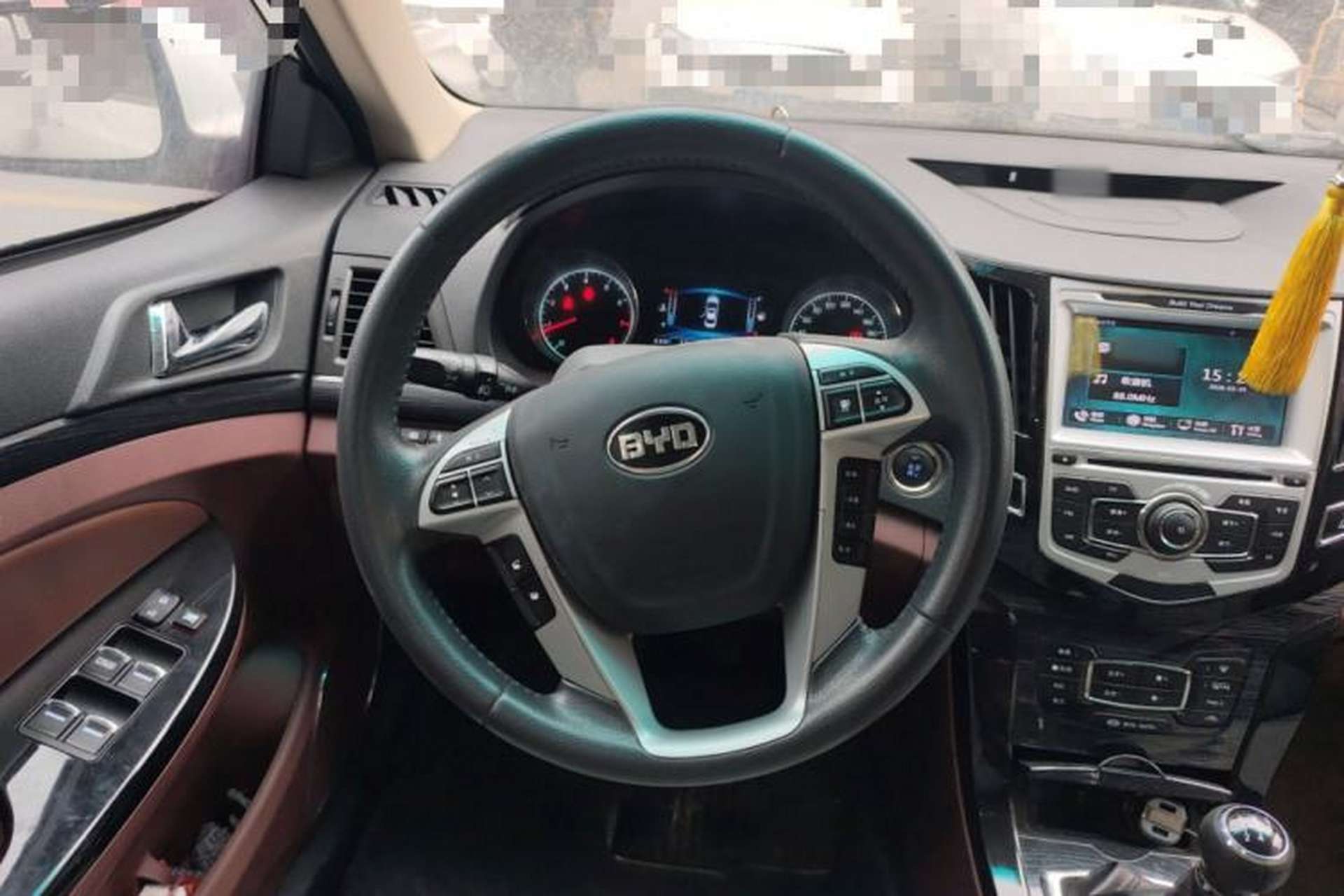 Used BYD Surui 2015 Revised Version 1.5L Manual Luxury Edition Steering Wheel