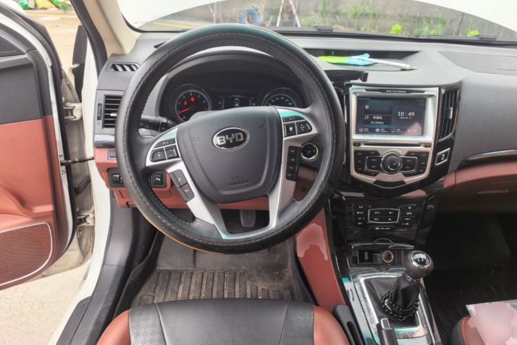 Used BYD Surui 2015 Revised Version 1.5L Manual Luxury Edition Steering Wheel
