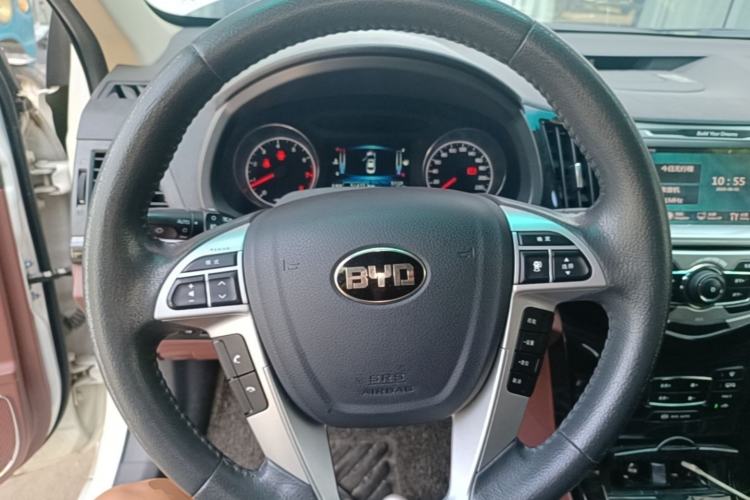 Used BYD Surui 2015 Revised Version 1.5L Manual Luxury Edition Steering Wheel