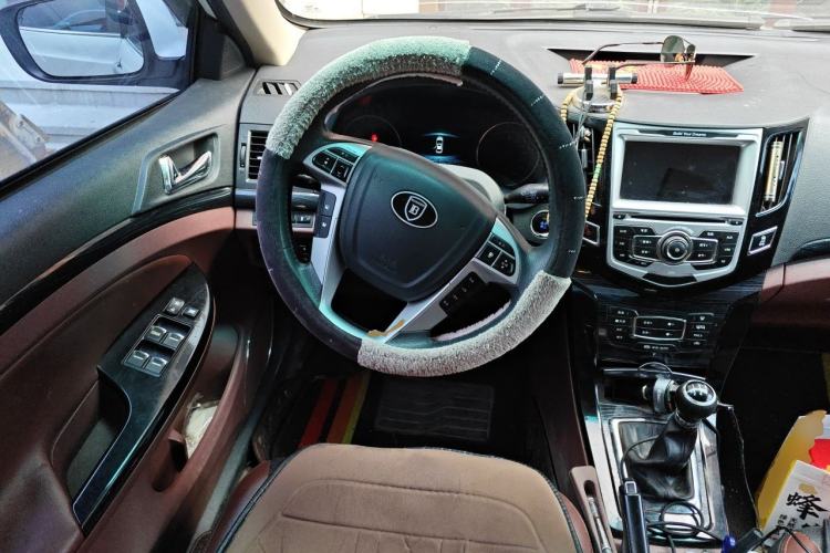 Used BYD Surui 2015 Revised Version 1.5L Manual Luxury Edition Steering Wheel