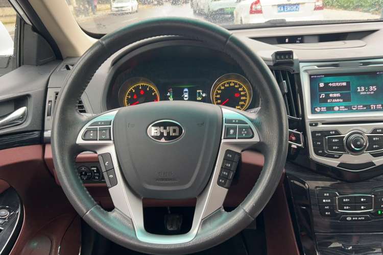 Used BYD Surui 2015 Revised Version 1.5L Manual Luxury Edition Steering Wheel