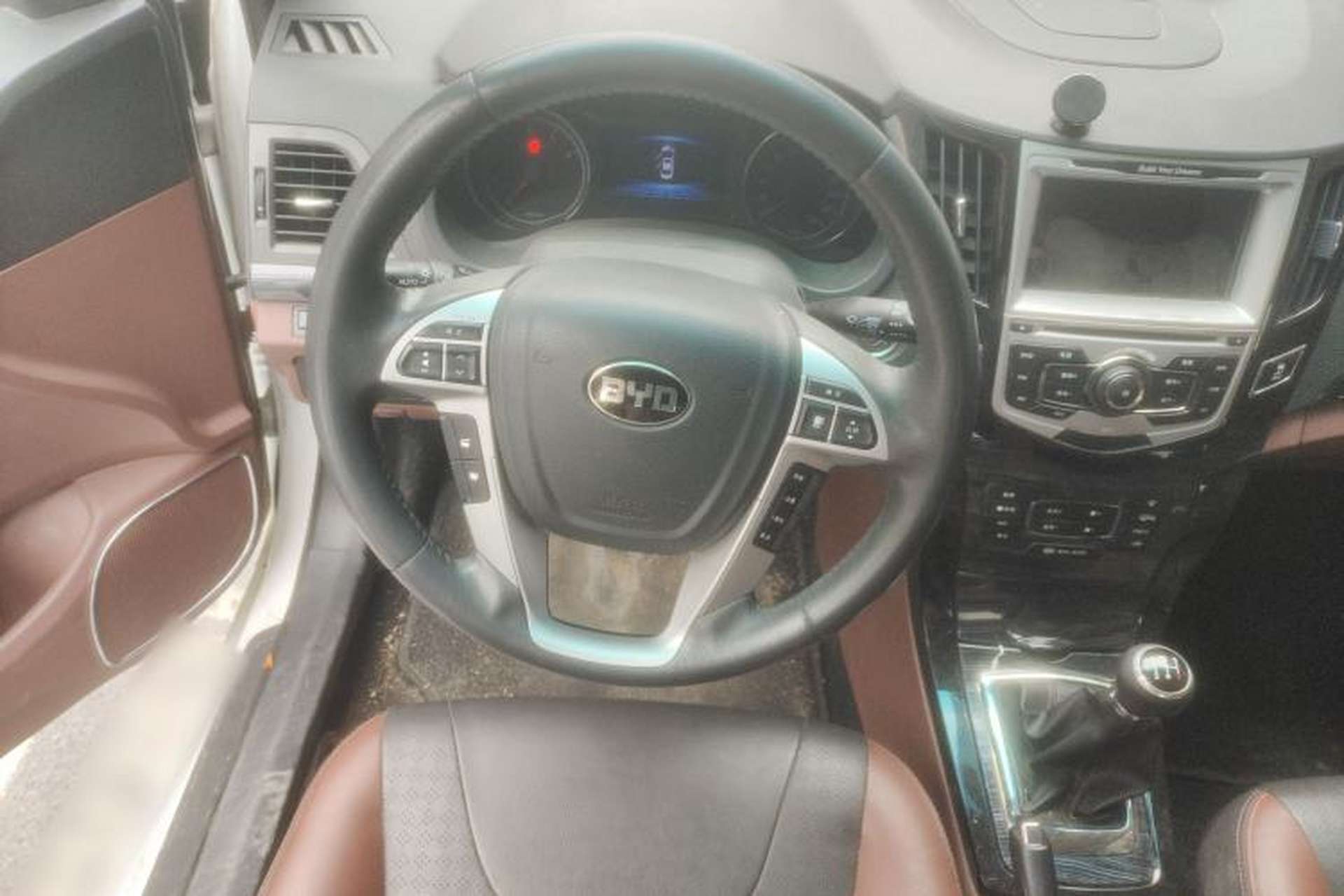 Used BYD Surui 2015 1.5L Manual Luxury Model Steering Wheel