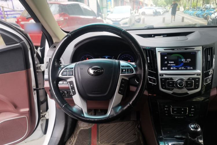Used BYD Surui 2015 1.5L Manual Luxury Model Steering Wheel