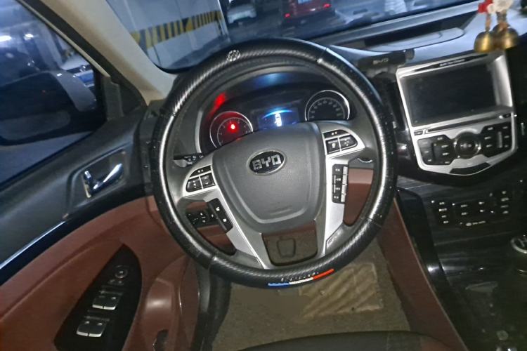 Used BYD Surui 2015 Revised 1.5L Manual Flagship Version Steering Wheel