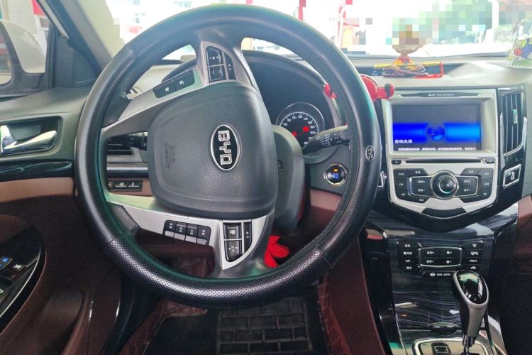 Used BYD Surui 2015 Revised Version 1.5L Automatic Luxury Edition Steering Wheel
