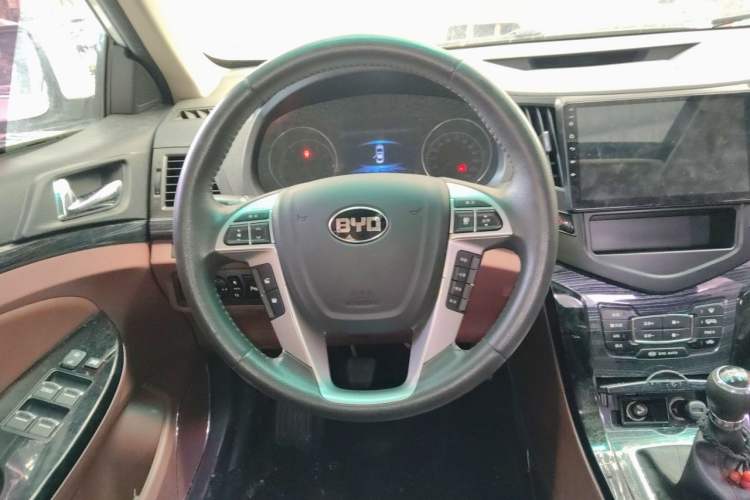 Used BYD Surui 2015 Revised Version 1.5L Manual Luxury Edition Steering Wheel