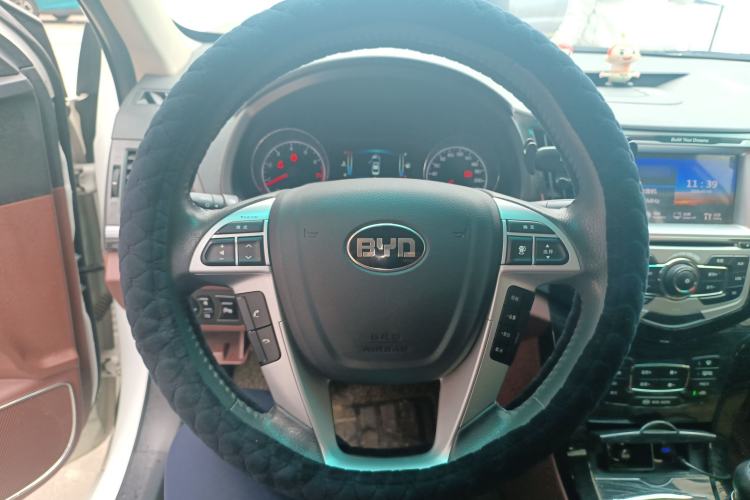Used BYD Surui 2015 Revised Version 1.5L Manual Luxury Edition Steering Wheel