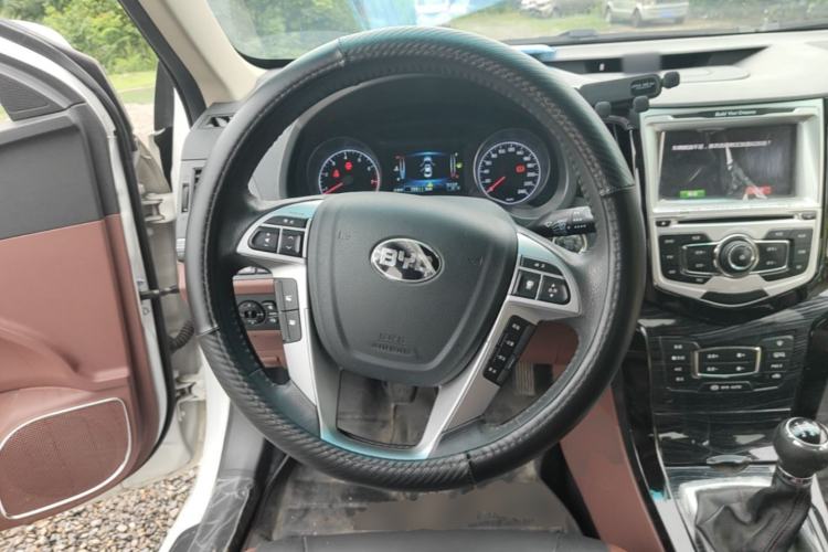 Used BYD Surui 2015 Revised Version 1.5L Manual Luxury Edition Steering Wheel
