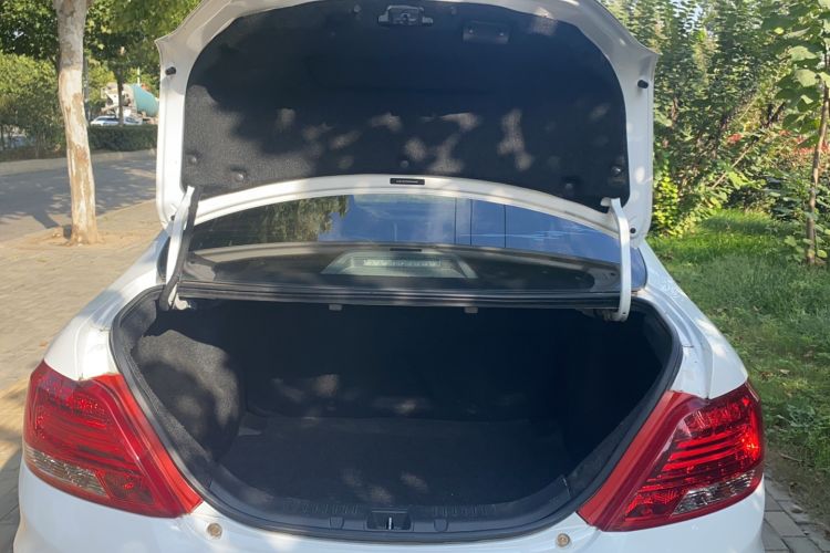 Used BYD Surui 2015 Revised Version 1.5L Manual Luxury Edition Trunk