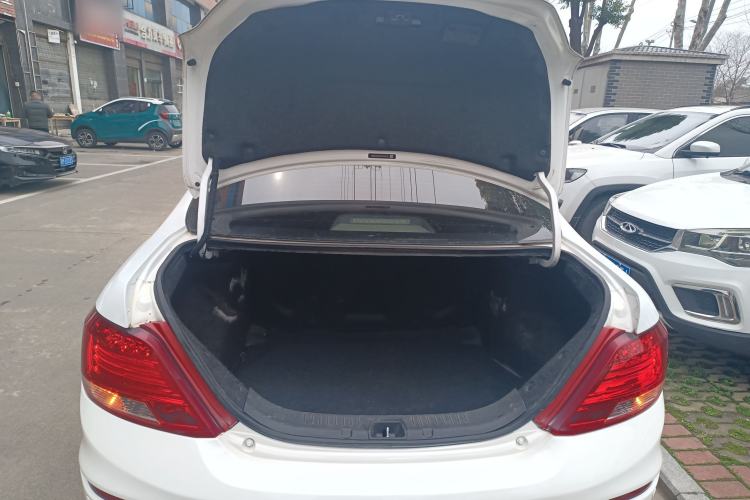 Used BYD Surui 2015 Revised Version 1.5L Manual Luxury Edition Trunk