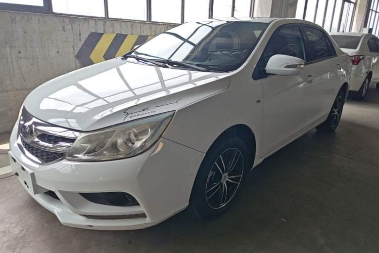 Used BYD Surui 2015 1.5L Manual Luxury Model Guazi used car, China used car export, Used car for sale, Used BYD cars, Cheapest cars for sale