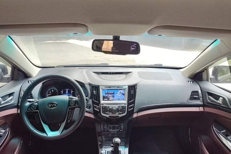 Used BYD Surui 2016 1.5L Manual Elite Edition Center Console