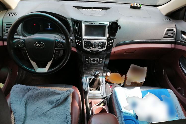 Used BYD Surui 2016 1.5L Manual Elite Edition Center Console