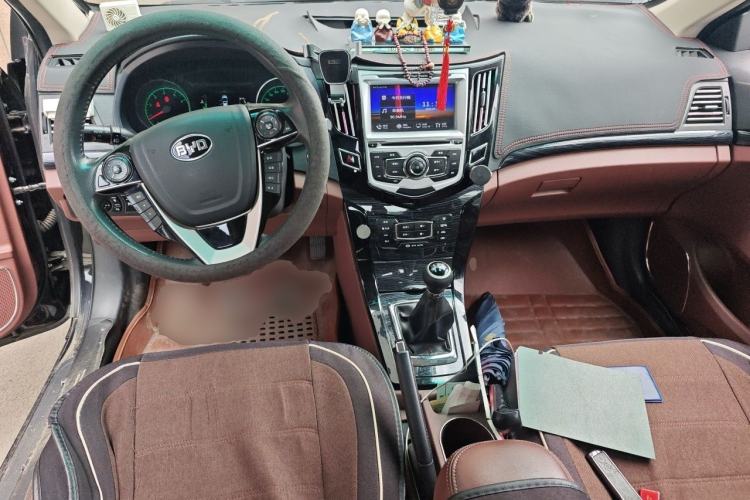 Used BYD Surui 2016 1.5L Manual Elite Edition Center Console
