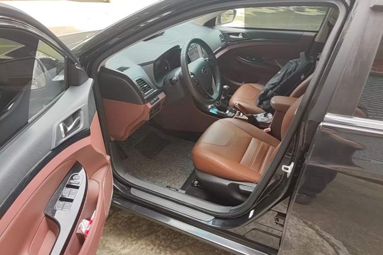Used BYD Surui 2016 1.5L Manual Elite Edition Driver Seat