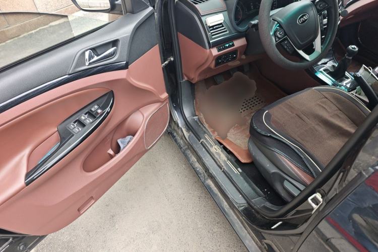 Used BYD Surui 2016 1.5L Manual Elite Edition Driver Seat
