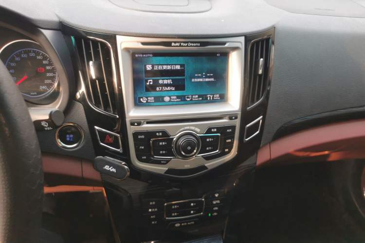 Used BYD Surui 2016 1.5L Manual Elite Edition Audio And AC Panel
