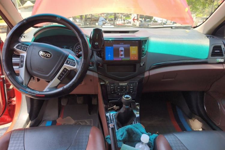Used BYD Surui 2016 1.5L Manual Elite Edition Center Console