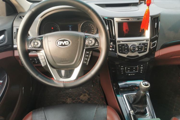 Used BYD Surui 2016 1.5L Manual Elite Edition Center Console