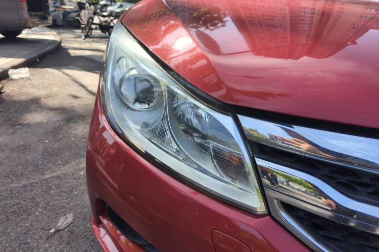 Used BYD Surui 2016 1.5L Manual Elite Edition Right Front Headlight