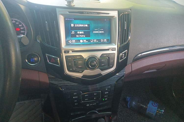 Used BYD Surui 2016 1.5L Manual Elite Edition Audio And AC Panel