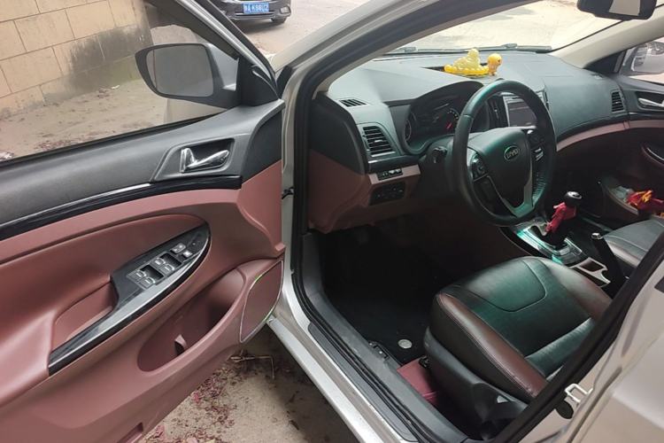 Used BYD Surui 2016 1.5L Manual Elite Edition Driver Seat