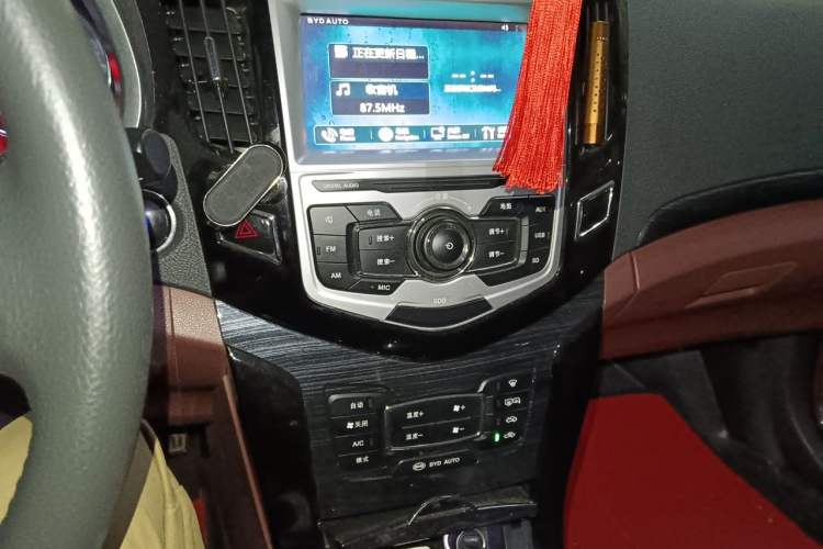 Used BYD Surui 2016 1.5L Manual Elite Edition Audio And AC Panel